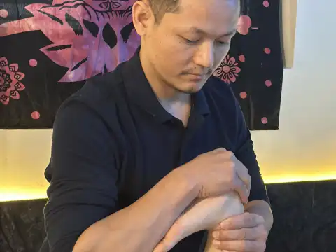feet reflexology massage